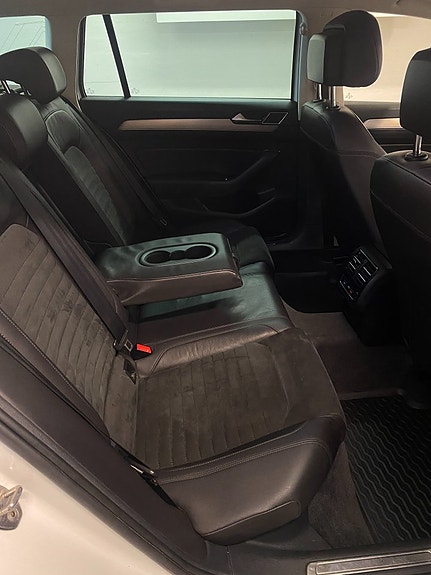 Volkswagen Passat 16 of 30