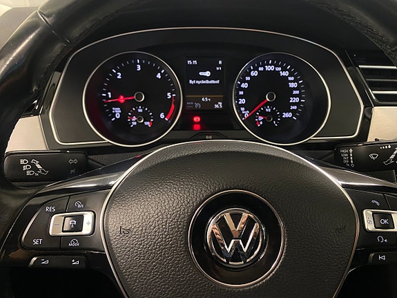 Volkswagen Passat 27 of 30