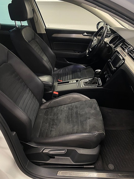 Volkswagen Passat 13 of 30