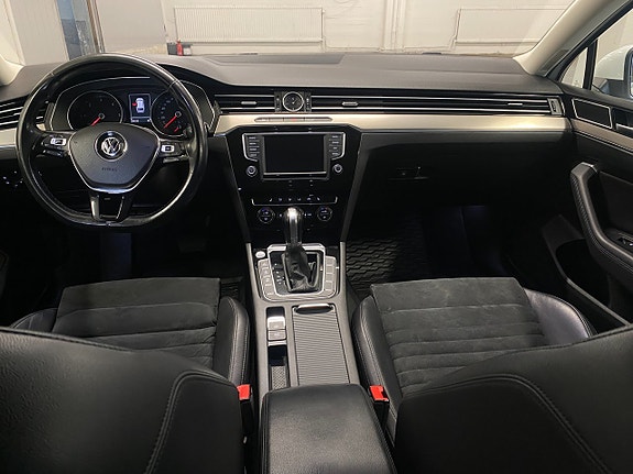 Volkswagen Passat 11 of 30