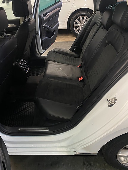 Volkswagen Passat 14 of 30