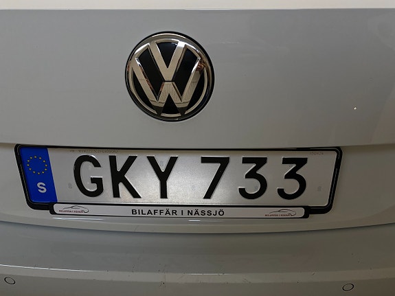 Volkswagen Passat 24 of 30