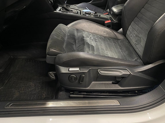 Volkswagen Passat 12 of 30