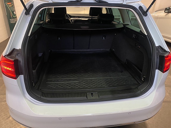 Volkswagen Passat 7 of 30