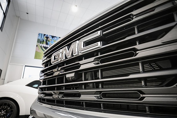 GMC Sierra 10 of 30