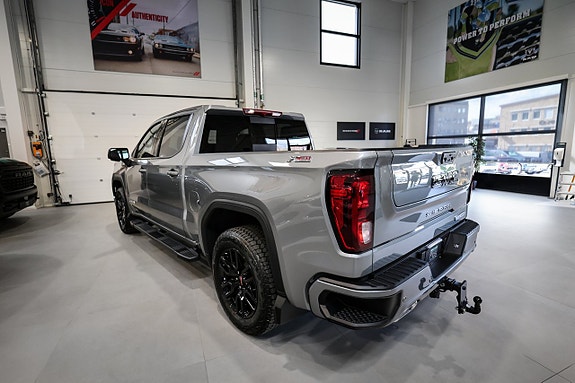 GMC Sierra 4 of 5