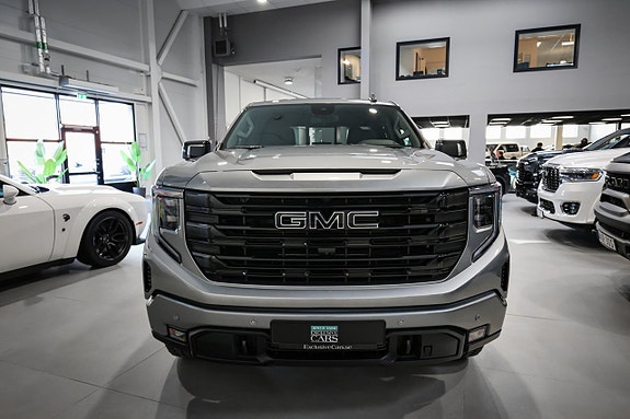 GMC Sierra 2 of 5