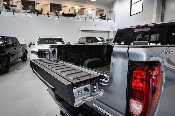 GMC Sierra 9 of 30