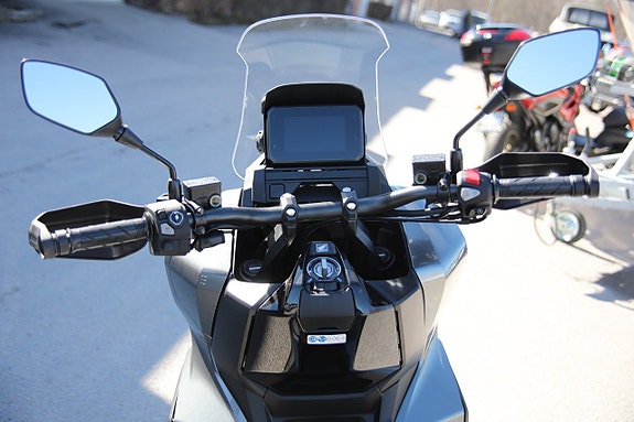 Honda ADV350 Nyskapande storskoter/äventyrshoj 6 of 8
