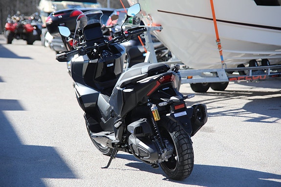 Honda ADV350 Nyskapande storskoter/äventyrshoj 3 of 5