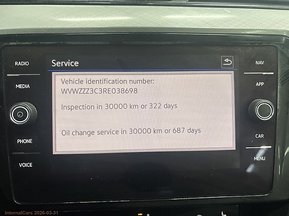 Volkswagen Passat 8 of 13