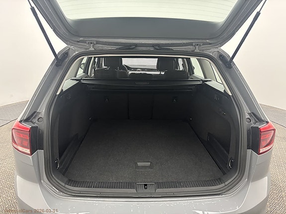 Volkswagen Passat 12 of 13