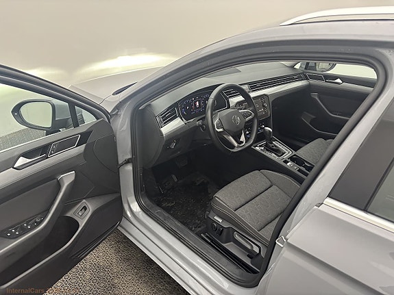 Volkswagen Passat 11 of 13