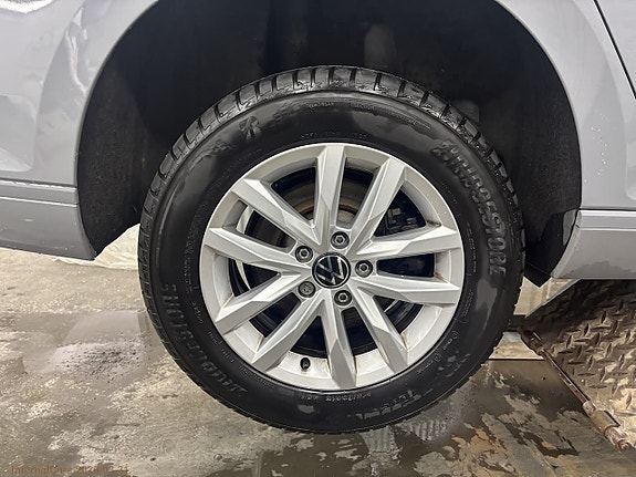 Volkswagen Passat 9 of 13
