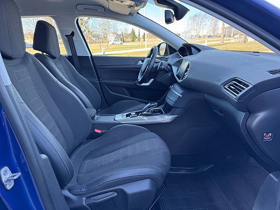 Peugeot 308 SW 12 of 16