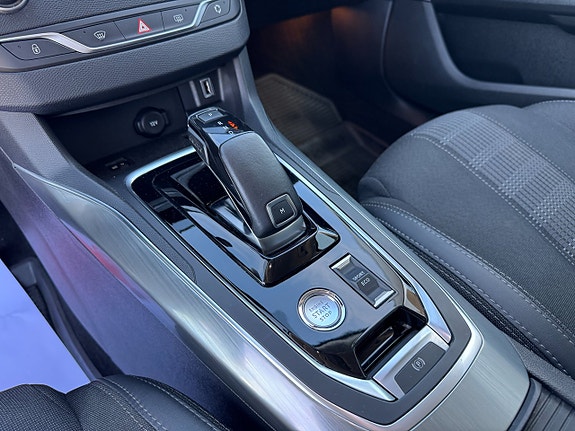 Peugeot 308 SW 11 of 16