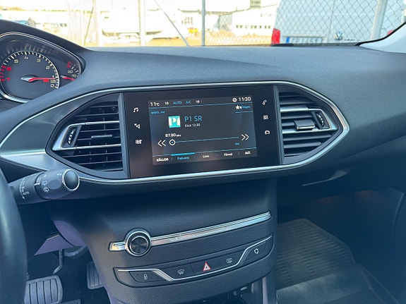 Peugeot 308 SW 10 of 16