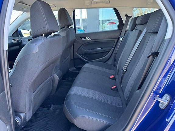 Peugeot 308 SW 15 of 16