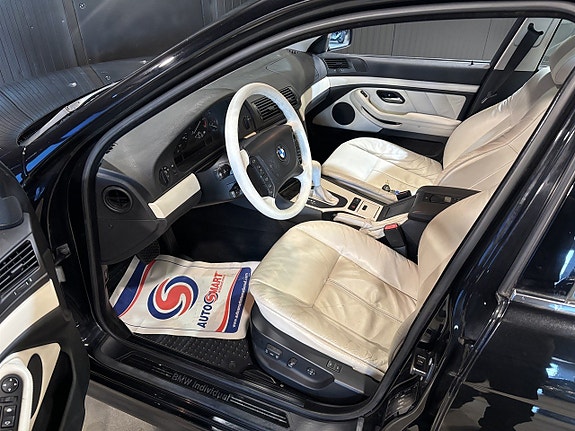 BMW 540i 7 of 22