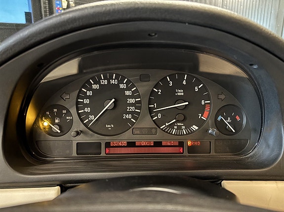 BMW 540i 9 of 22