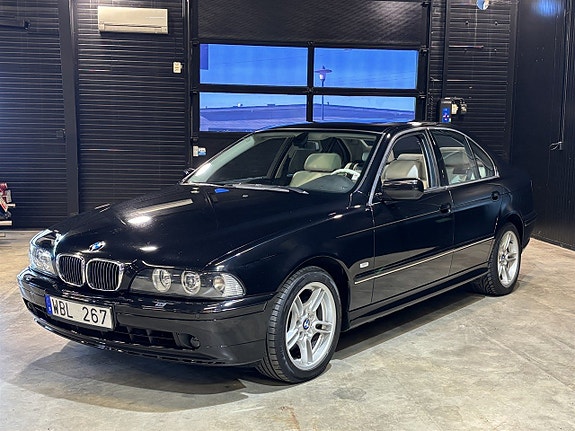 BMW 540i 3 of 5