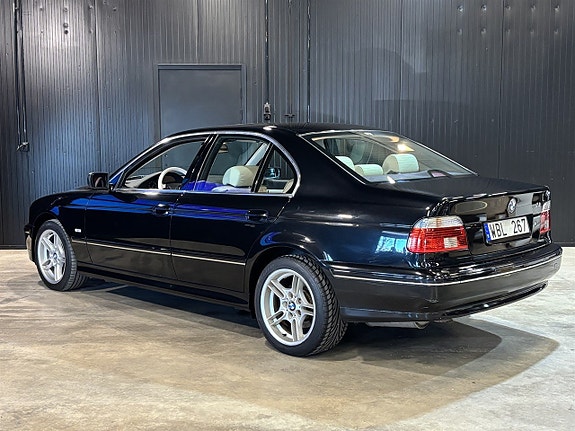 BMW 540i 4 of 5