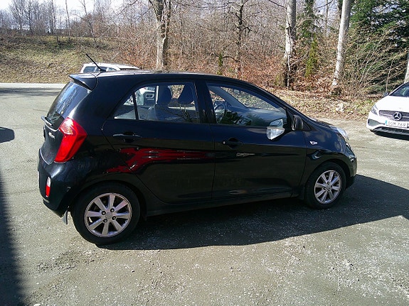 Kia Picanto 2 of 3