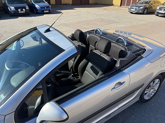 Peugeot 207 CC 2 of 11