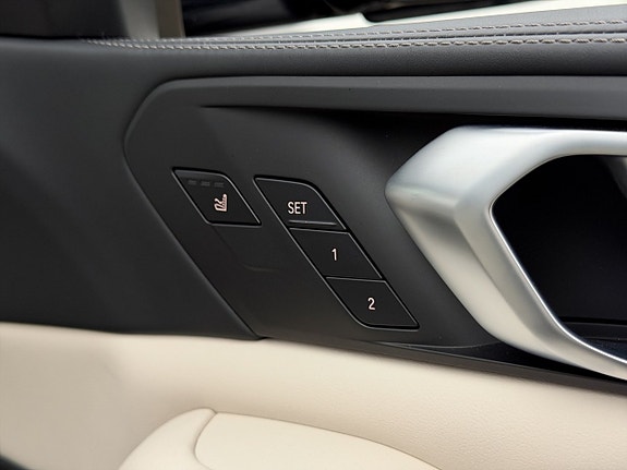 BMW X7 27 of 30
