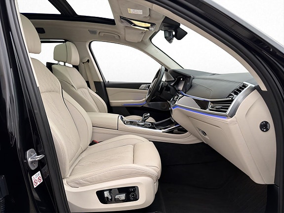 BMW X7 25 of 30