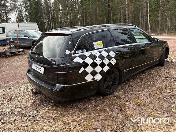 Mercedes-Benz E220 5 of 5