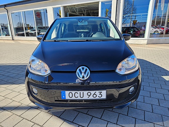 Volkswagen UP! 2 of 5