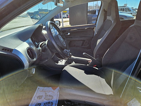 Volkswagen UP! 13 of 22