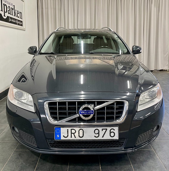 Volvo V70 4 of 5