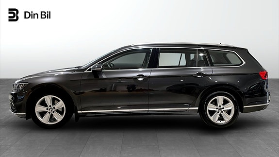 Volkswagen Passat 2 of 5