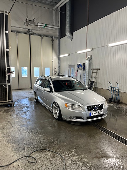 Volvo V70 3 of 11