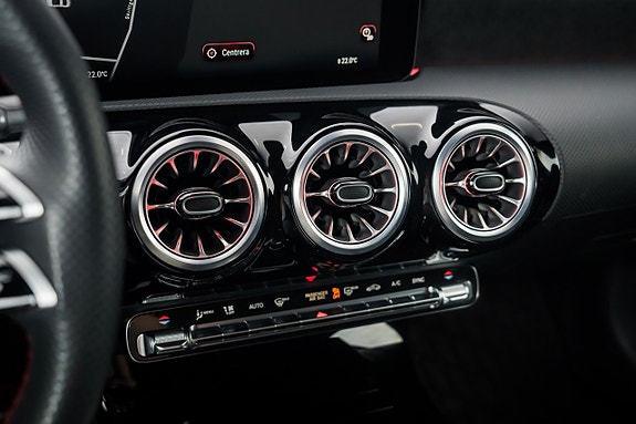 Mercedes-Benz CLA200 21 of 25