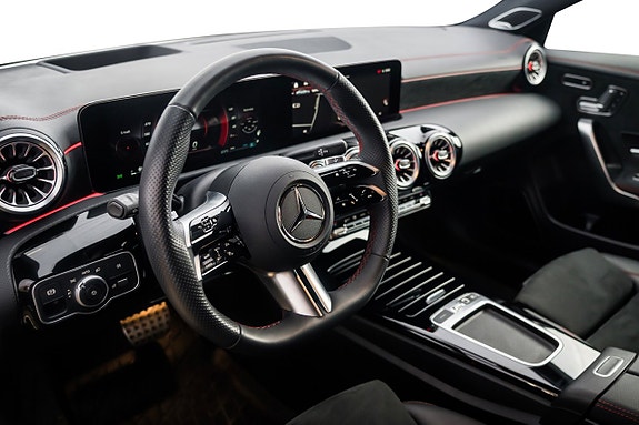 Mercedes-Benz CLA200 11 of 25