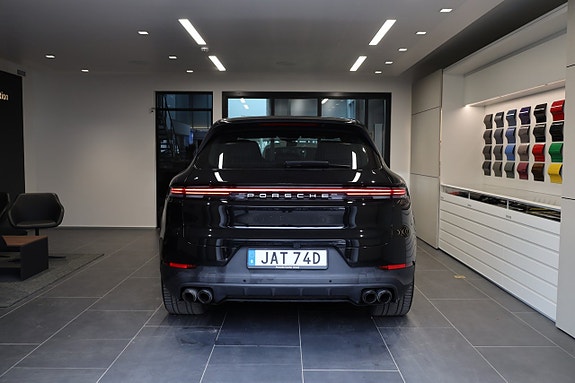 Porsche Cayenne S 3 of 5