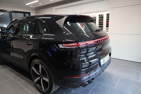 Porsche Cayenne S 5 of 5