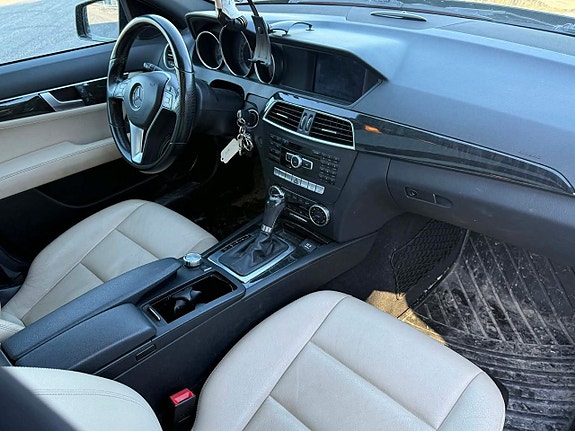 Mercedes-Benz C250 11 of 18