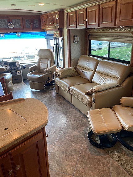 Winnebago Itasca Meridian 9 of 15