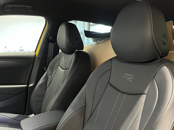 Volkswagen T-Roc 10 of 25