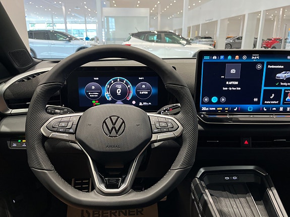 Volkswagen T-Roc 13 of 25