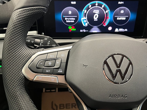 Volkswagen T-Roc 16 of 25