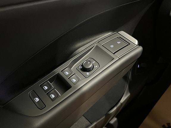 Volkswagen T-Roc 17 of 25