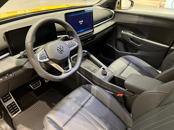Volkswagen T-Roc 12 of 25