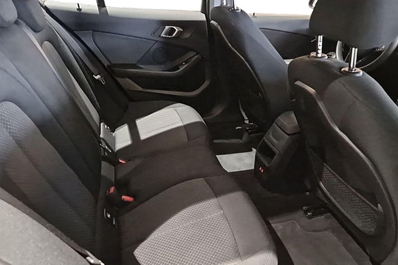 BMW 118i 9 of 21