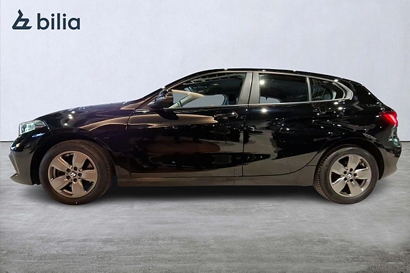 BMW 118i 3 of 5