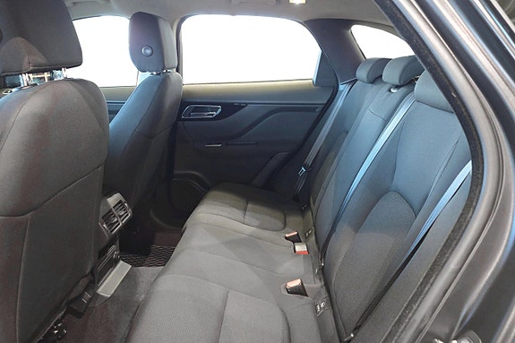 Jaguar F-PACE 9 of 13